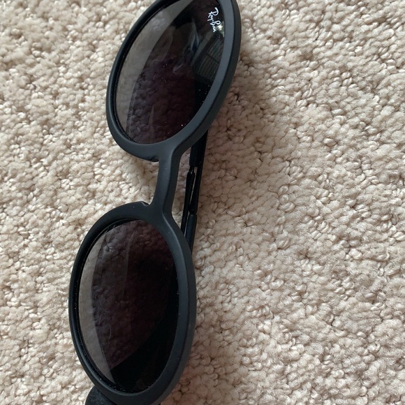 Navy circle ray bans